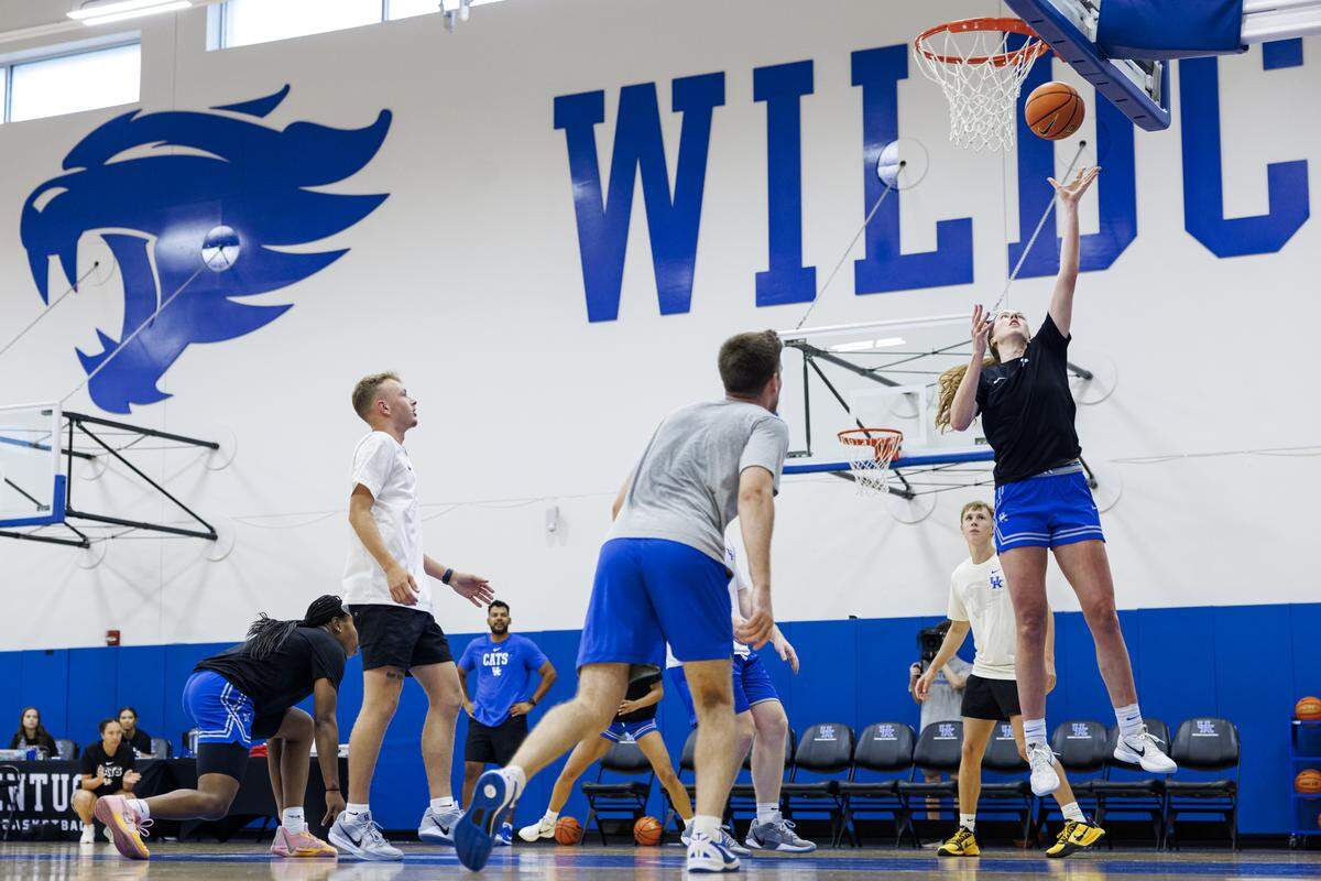 Kentucky women’s basketball moved up one spot to No. 23 in the Week 2 rankings of the Associated Press women’s college basketball Top 25.