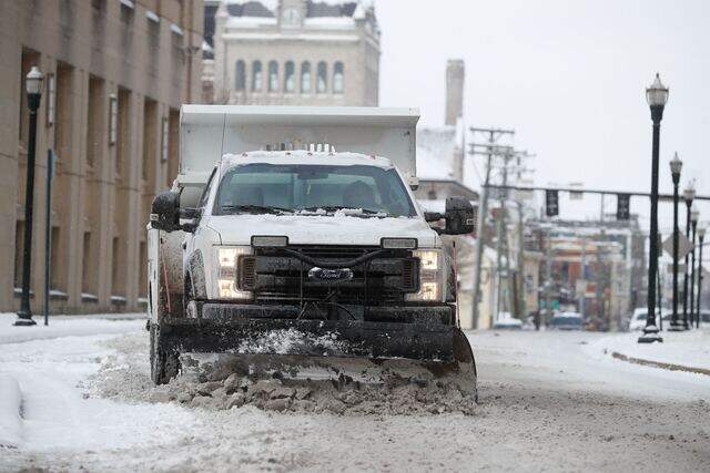 Lexington works on clearing streets after record snow fall | Lexington ...