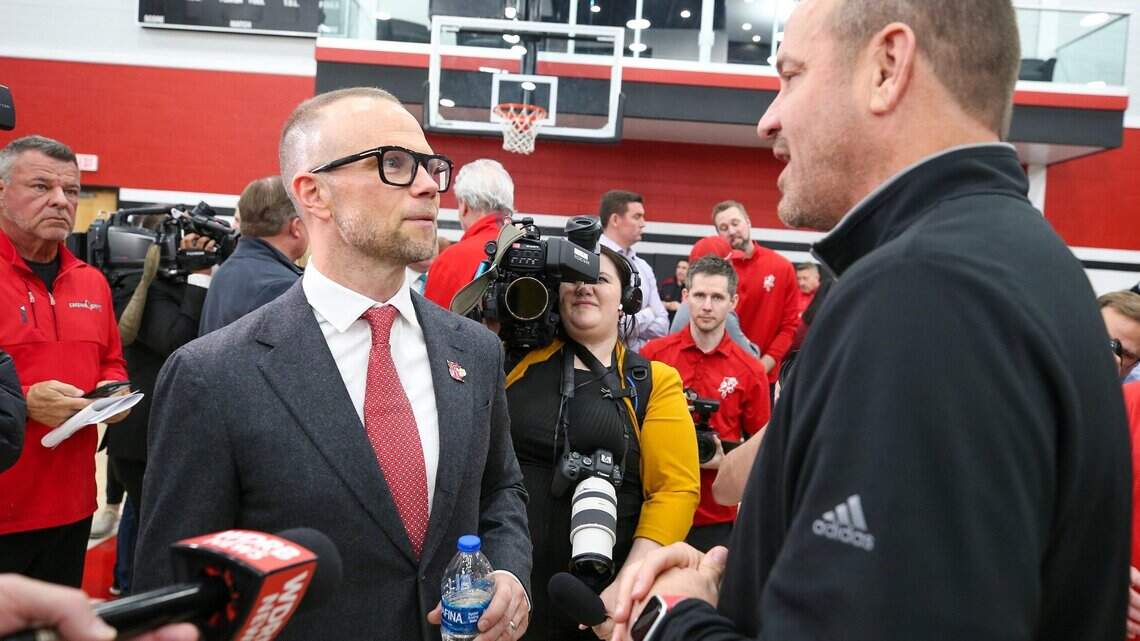 Louisville’s new basketball coach Pat Kelsey grabs a demoralized fan base at hello