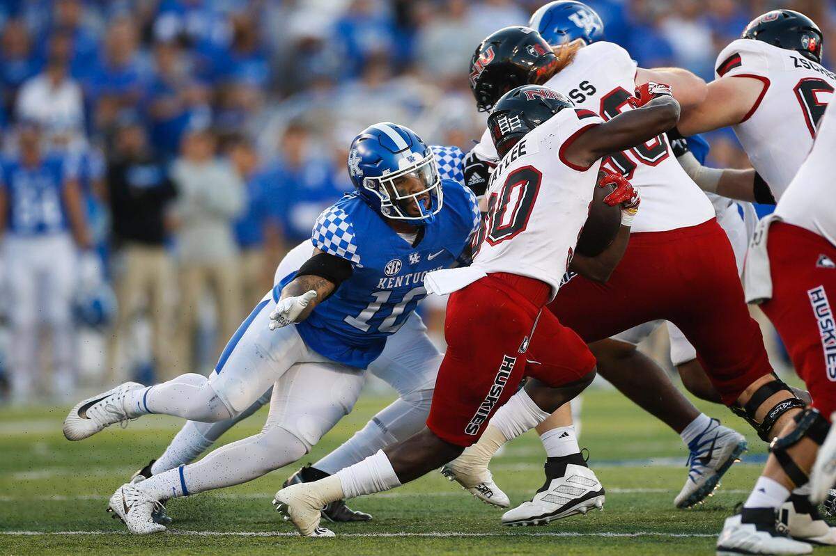 Kentucky linebacker Jacquez Jones (10) closes in for a tackle against Northern Illinois during Saturday’s game at Kroger Field.