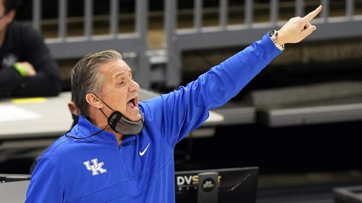 Kentucky head coach John Calipari yelled instructions to his players in the first half against North Carolina on Saturday in Cleveland.