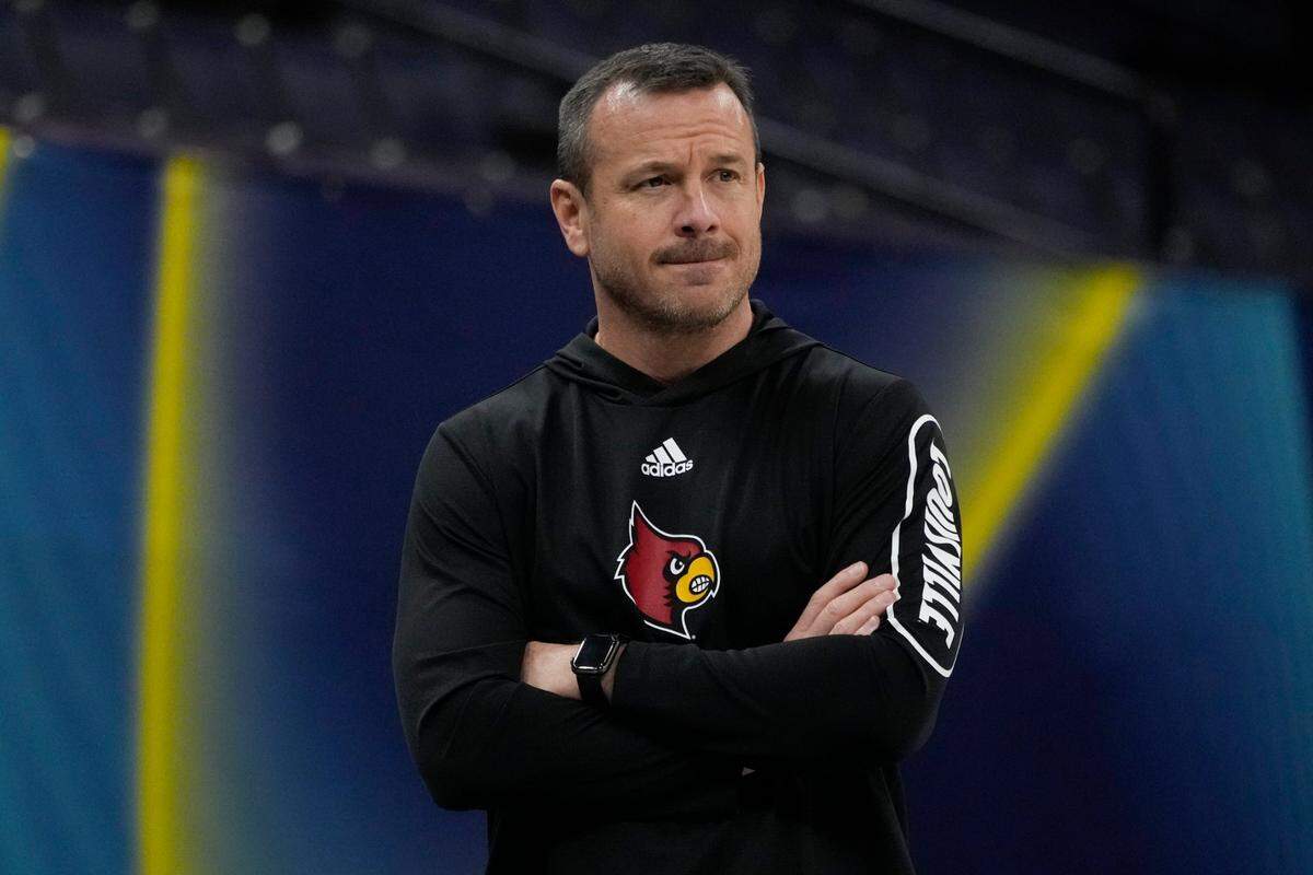 Louisville coach Jeff Walz is seeking to lead the Cardinals at least as far as the NCAA Tournament round of eight for the sixth straight tourney.
