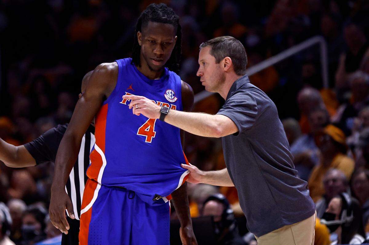 Florida head coach Mike White talks with forward Anthony Duruji (4) during the second half of an NCAA college basketball game against Tennessee Wednesday, Jan. 26, 2022, in Knoxville, Tenn. Tennessee won 78-71. (AP Photo/Wade Payne)