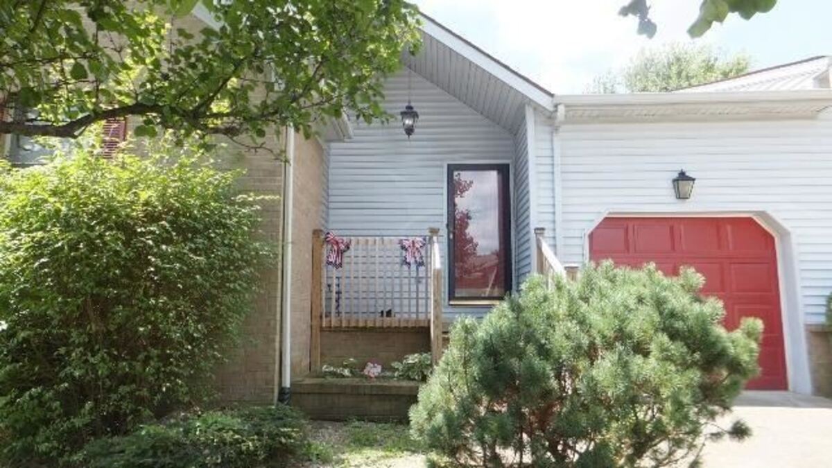 Winchester. 2 beds, 2 baths, 1,362 square feet, $120,000
