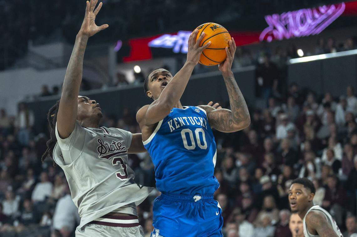 Kentucky guard Otega Oweh (00) shoots the ball over Mississippi State forward KeShawn Murphy (3) during Saturday’s game at Humphrey Coliseum in Starkville, Miss.