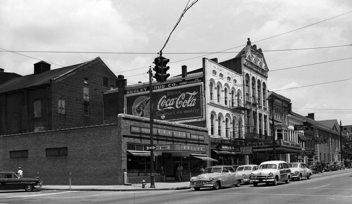 Kroger grocery store at Short Street and Broadway in July 1952. Two doors down is the Lexington Opera House.