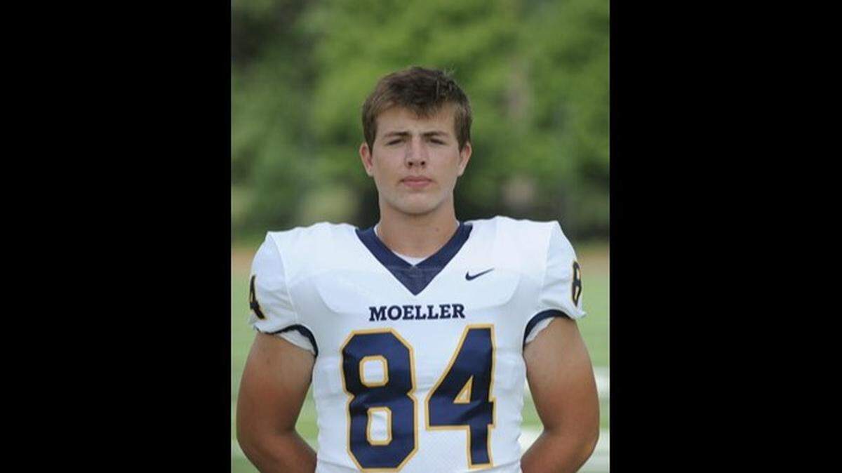 Cincinnati Moeller tight end Josh Kattus committed to the University of Kentucky on Tuesday.