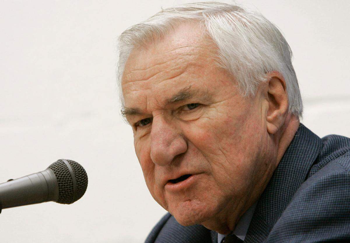 North Carolina coaching icon Dean Smith went 13-3 against Kentucky.