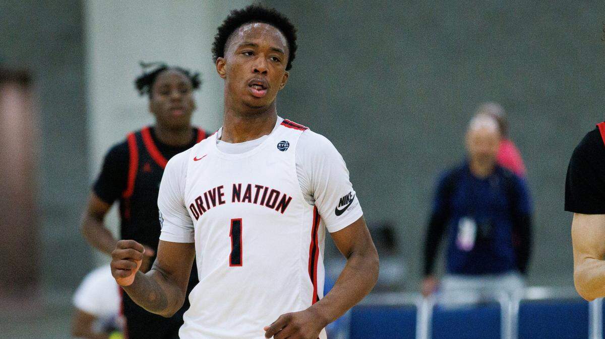 Ron Holland is one of the top forwards in the basketball recruiting class of 2023.