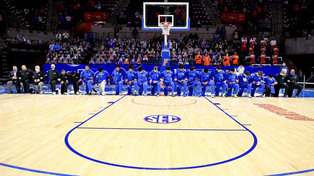 Kentucky’s players and coaches kneeled during the national anthem ahead of the team’s game against Florida on Saturday, Jan. 9, 2021, in Gainesville.
