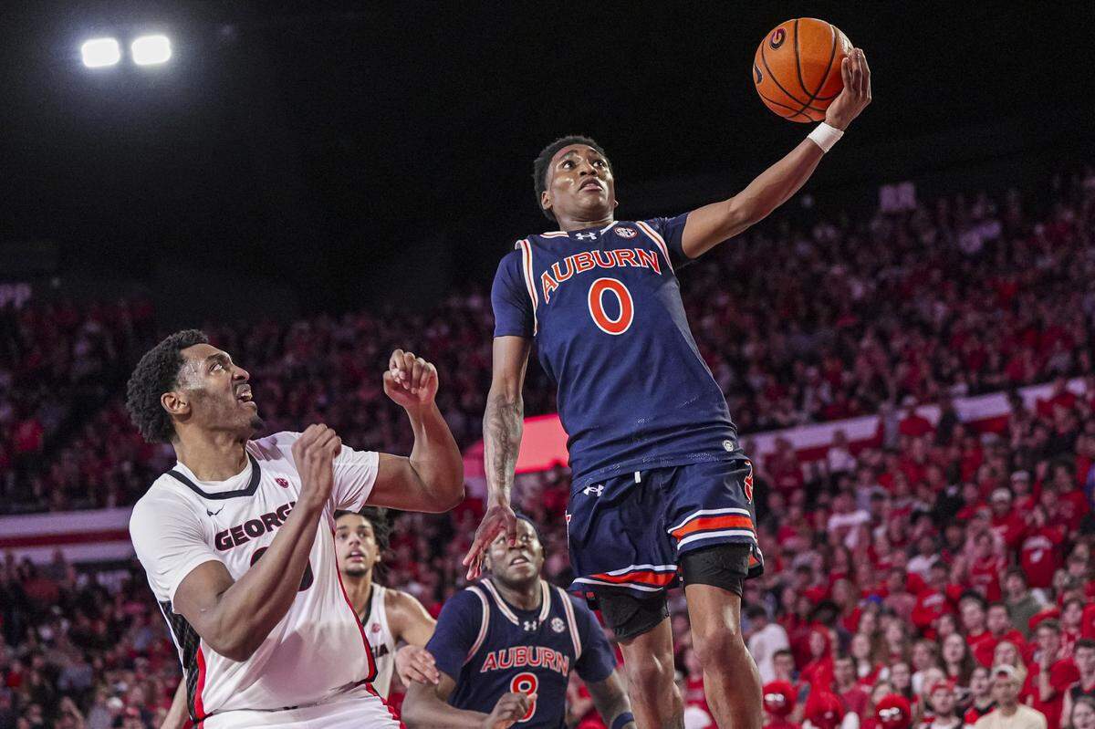 Auburn guard Tahaad Pettiford (0) averages 11 points per game off the bench.