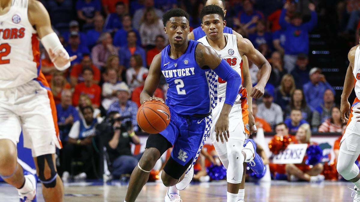 Kentucky’s Ashton Hagans (2) brought the ball up the court past Florida’s Noah Locke (10).