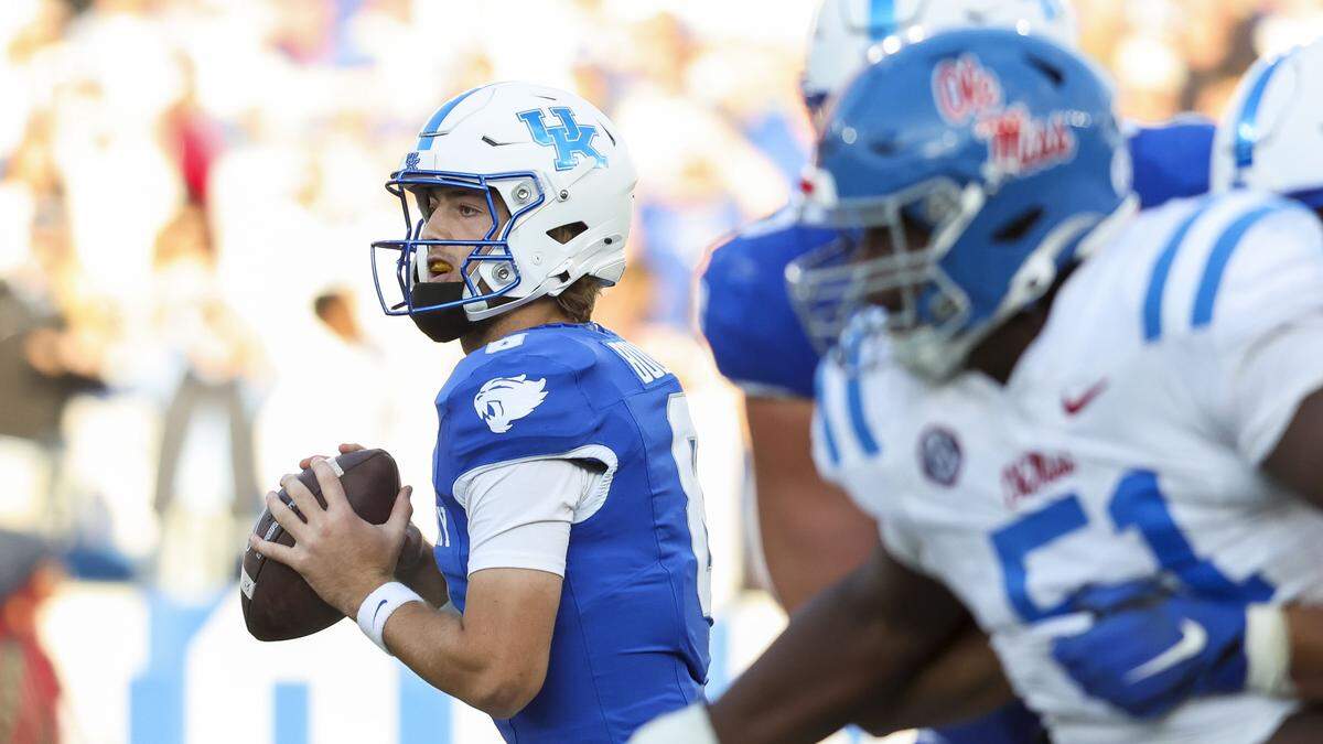 Kentucky quarterback Cutter Boley (8) looks to throw a pass during the fourth quarter against Ole Miss.