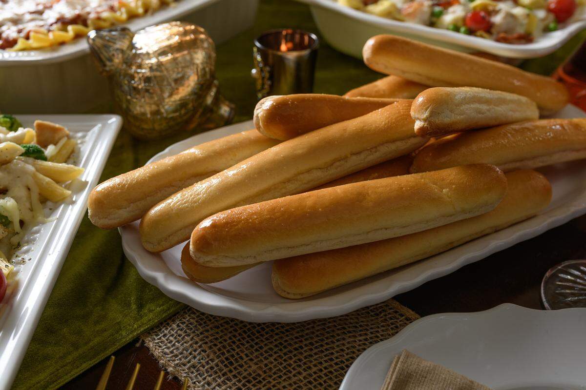 During the COVID pandemic, Fazoli’s kept opening restaurants as business grew. With drive-thru ordering way up, the restaurant for a time even delivered breadsticks to drivers waiting in the driv-thru line.