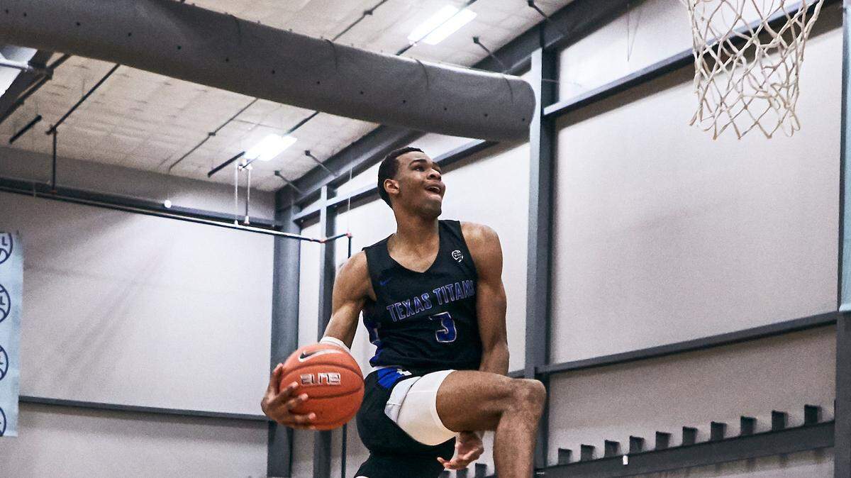 Greg Brown was one of the top players on the Nike EYBL travel circuit this past summer.
