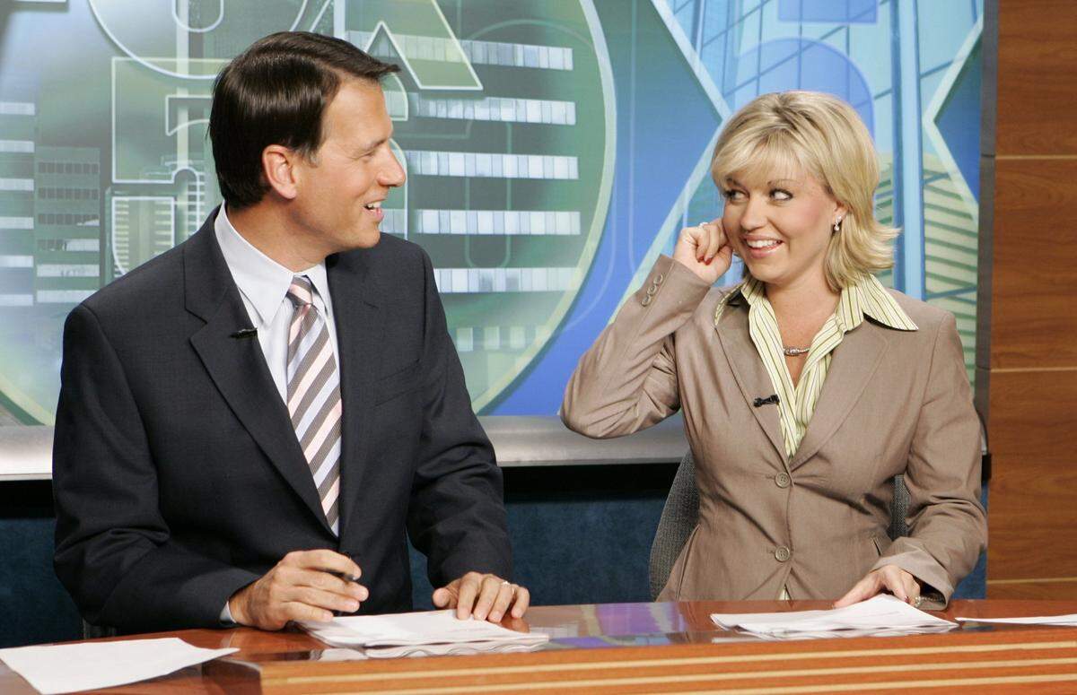 WDKY-TV FOX 56 news anchor Marvin Bartlett, left, and former co-anchor Miranda Combs were photographed at a taping session for the “FOX 56 Ten O’clock News” at the WKYT studio in 2005. Combs has returned as assistant news director at FOX 56.