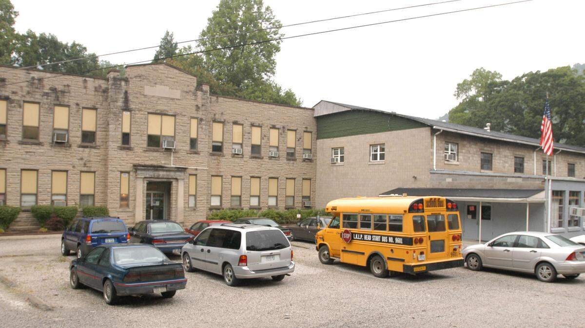 The old Carr Creek High School includes a gym, right, that was added in 1948. Carr Creek reached the 1928 state basketball championship — losing in four overtimes — and won the 1956 state title. Its alumni association has acquired the building. 2005 Staff File Photo.