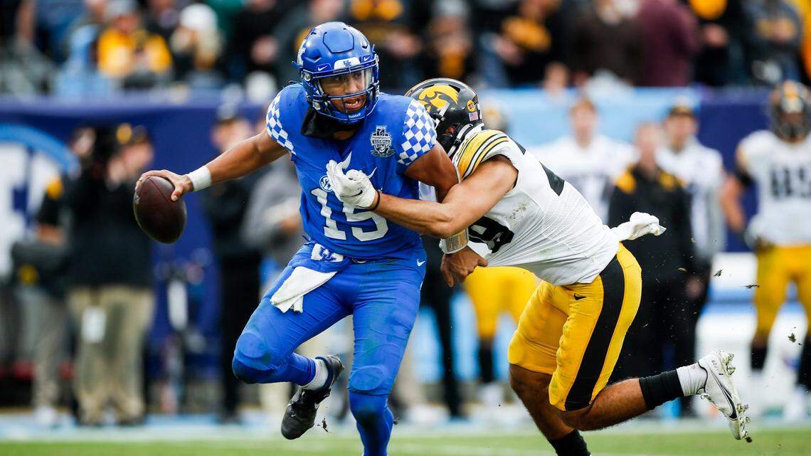 In difficult spot, Kentucky football offense shows why it needs Liam Coen, Devin Leary