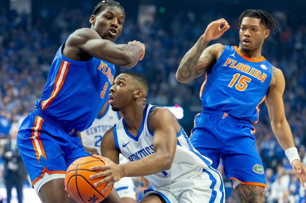 Kentucky’s Lamont Butler (1) looks to shoot as Florida’s Rueben Chinyelu (9) guard Alijah Martin (15) defend during Saturday’s game in Rupp Arena.