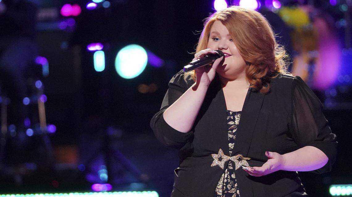 MaKenzie Thomas, 20, of Wallingford, Ky., won her knockout round on “The Voice” on Monday night with a sweet and jazzy rendition of the Bee Gees’ ”How Deep is Your Love.”