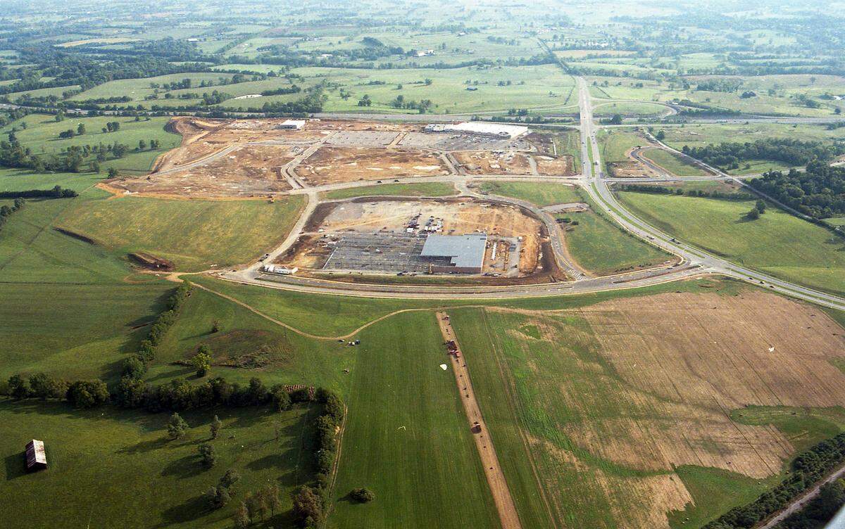 Aerial view of the Hamburg Pavilion shopping center at the intersection of Man o’ War Boulevard and I-75 on Monday, Sept. 22, 1997. Interstate 75 runs across the top of the image while Man o’ War runs up the right side. Meijer is shown under construction in the middle of the image in between what is now Pink Pigeon Parkway and Sir Barton Way. Just above that is construction of what would be come Lexington’s second Target store. Hamburg’s first stores, Target and Goody’s Family Clothing, opened shortly after this photo was taken in October 1997. Meijer, the 24-hour, 230,000-square-foot combination grocery and merchandise superstore, didn’t open until the next fall. Other original tenants of Hamburg included Kohl’s and Old Navy. The farmland at the bottom of the image today is part professional and residential development.