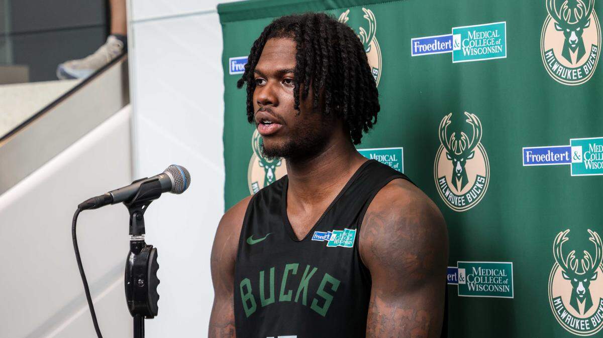 Former University of Kentucky forward Chris Livingston contributed seven points, six rebounds and a steal in his NBA Summer League debut for the Milwaukee Bucks on Friday.