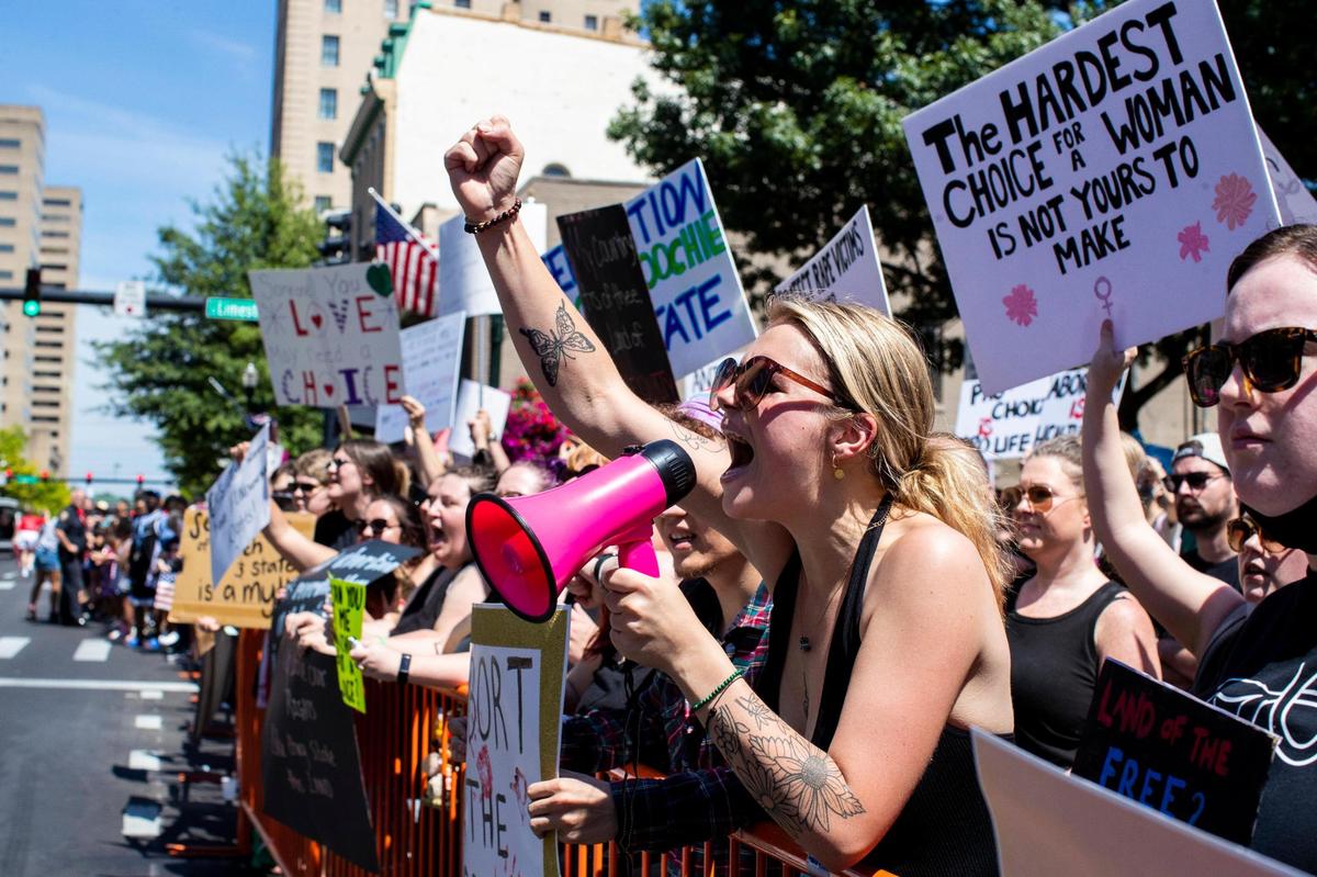 Women’s rights supporters rally in downtown Lexington amid the city’s Independence Day celebrations, on Monday, July 4, 2022. The protest was formed after the U.S. Supreme Court overturned Roe vs. Wade.