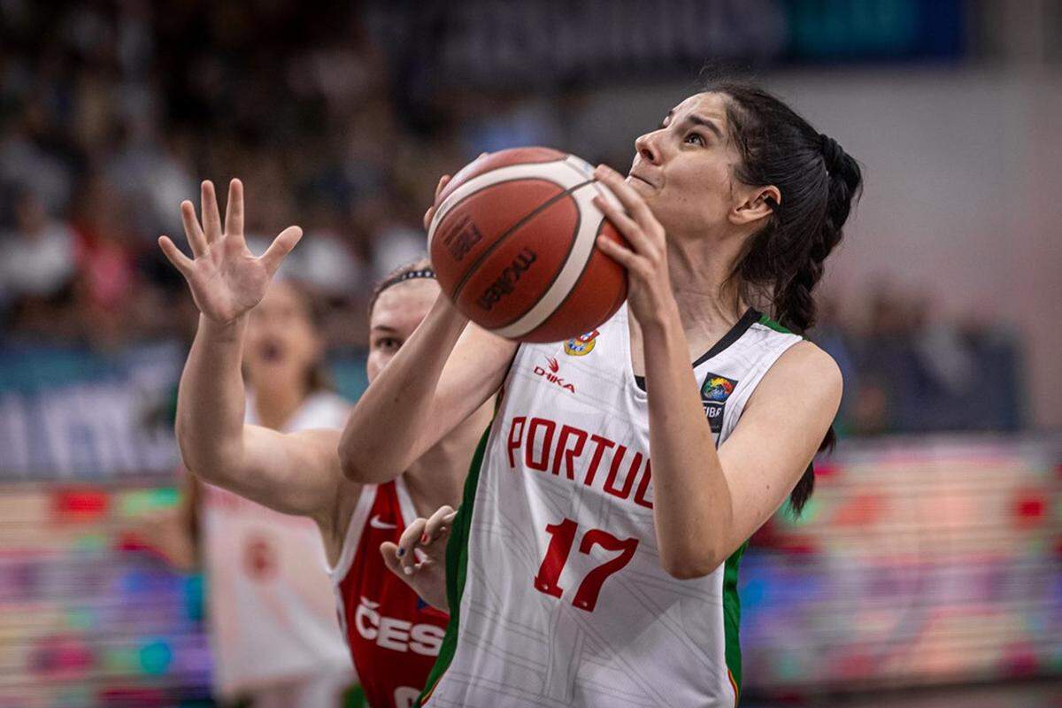 Kentucky incoming freshman Clara Silva first started working with the Portuguese Junior National Team after a standout performance years ago at Festa do Basquetebol, an annual tournament for the country’s best young players.