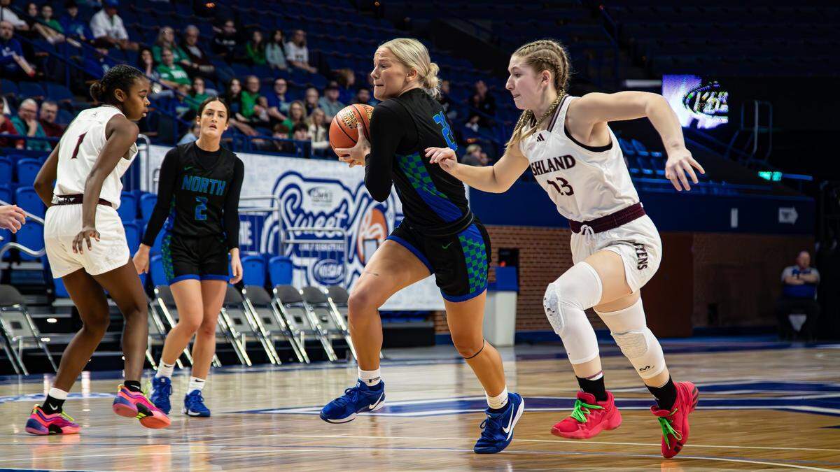 North Laurel’s Brooke Nichelson, left, scored 28 of the Jaguars’ 51 points in Wednesday’s Sweet 16-opening win over Ashland Blazer in Rupp Arena.