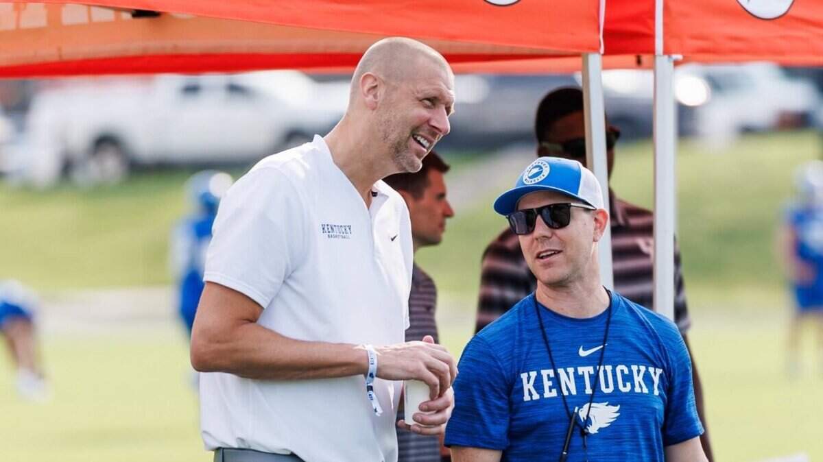 Four years after Calipari-Stoops feud, UK basketball, football on good terms again