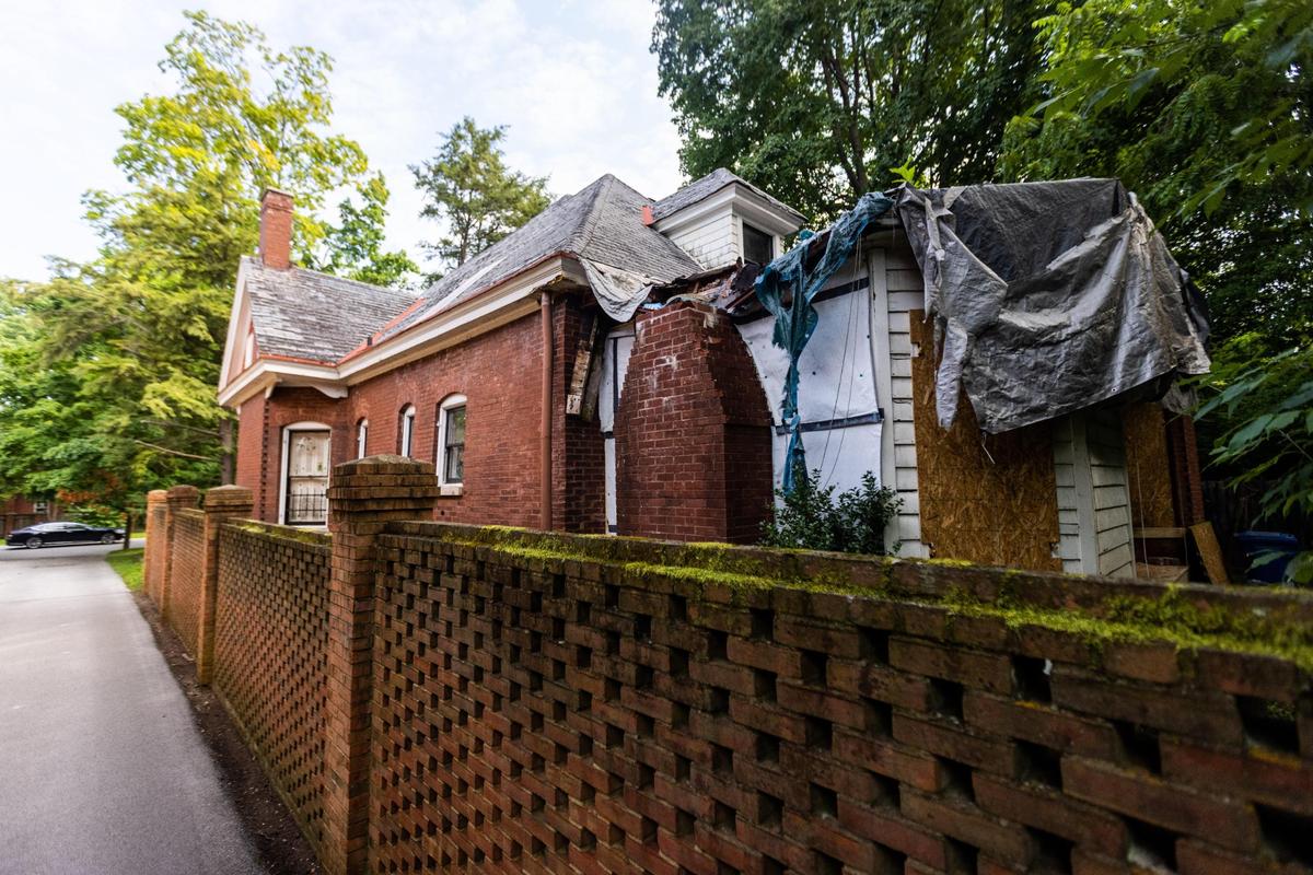 Tarp was on part of the roof of one of two homes owned by Lexington’s director of historic preservation, Bettie Kerr, on South Ashland Avenue. Kerr had been repeatedly cited by code enforcement for several issues on both homes.