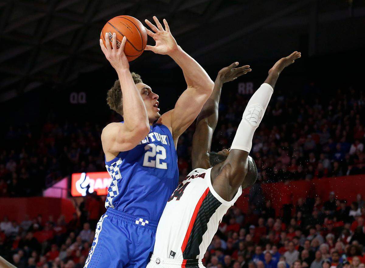 Kentucky’s Reid Travis (22) had eight points and a game-high eight rebounds in UK’s 71-67 win at Mississippi State on Saturday.