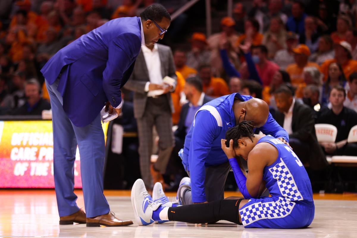 Kentucky freshman star TyTy Washington was looked at by a UK trainer after an injury early in the second half of the Wildcats’ 76-63 loss at Tennessee on Tuesday night. Washington played only 13 minutes in the game.
