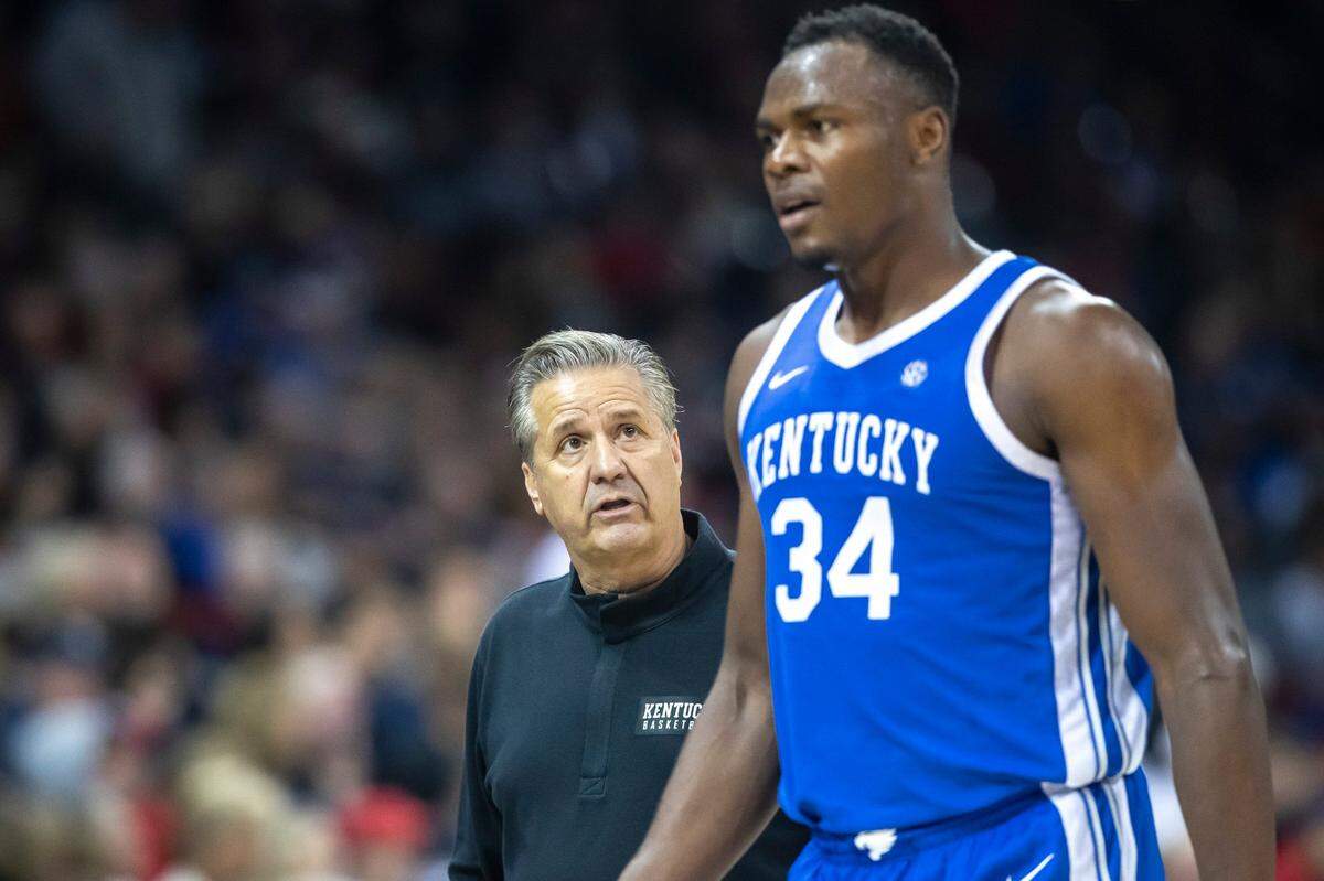 Oscar Tshiebwe, right, has been a main cog the past two seasons on the two most experienced Kentucky teams fielded by John Calipari, left, in his tenure as the Wildcats’ head coach. Yet UK has only one NCAA Tournament win in the past two seasons.