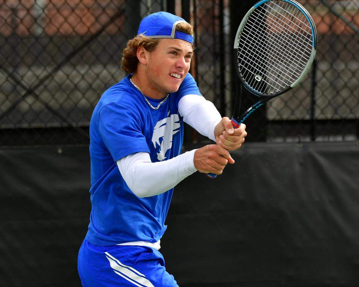 Kentucky’s Liam Draxl, the No. 4 overall seed in the 2022 NCAA Men’s Tennis Singles Tournament, had to retire from his opening match due to injury.