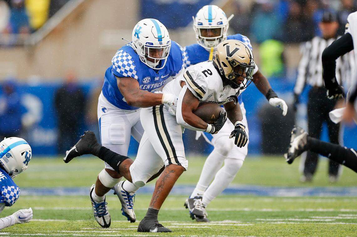 Before transferring to Kentucky, Ray Davis helped Vanderbilt to an upset win in Kroger Field with 129 yards and one touchdown.