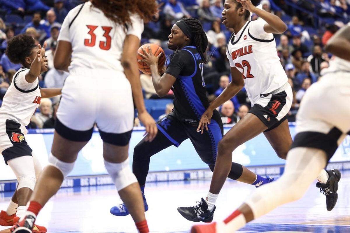 Kentucky’s Rhyne Howard navigated through the defense against Louisville on Dec. 15, 2019, the last time the teams met. After not playing each other last season, Kentucky and Louisville will resume their rivalry on Sunday afternoon.