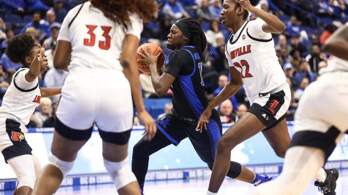 Kentucky’s Rhyne Howard navigated through the defense against Louisville on Dec. 15, 2019, the last time the teams met. After not playing each other last season, Kentucky and Louisville will resume their rivalry on Sunday afternoon.