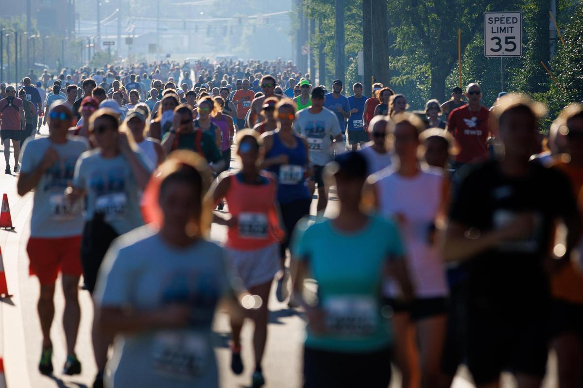 Participants run down Midland Avenue during the Bluegrass 10,000.