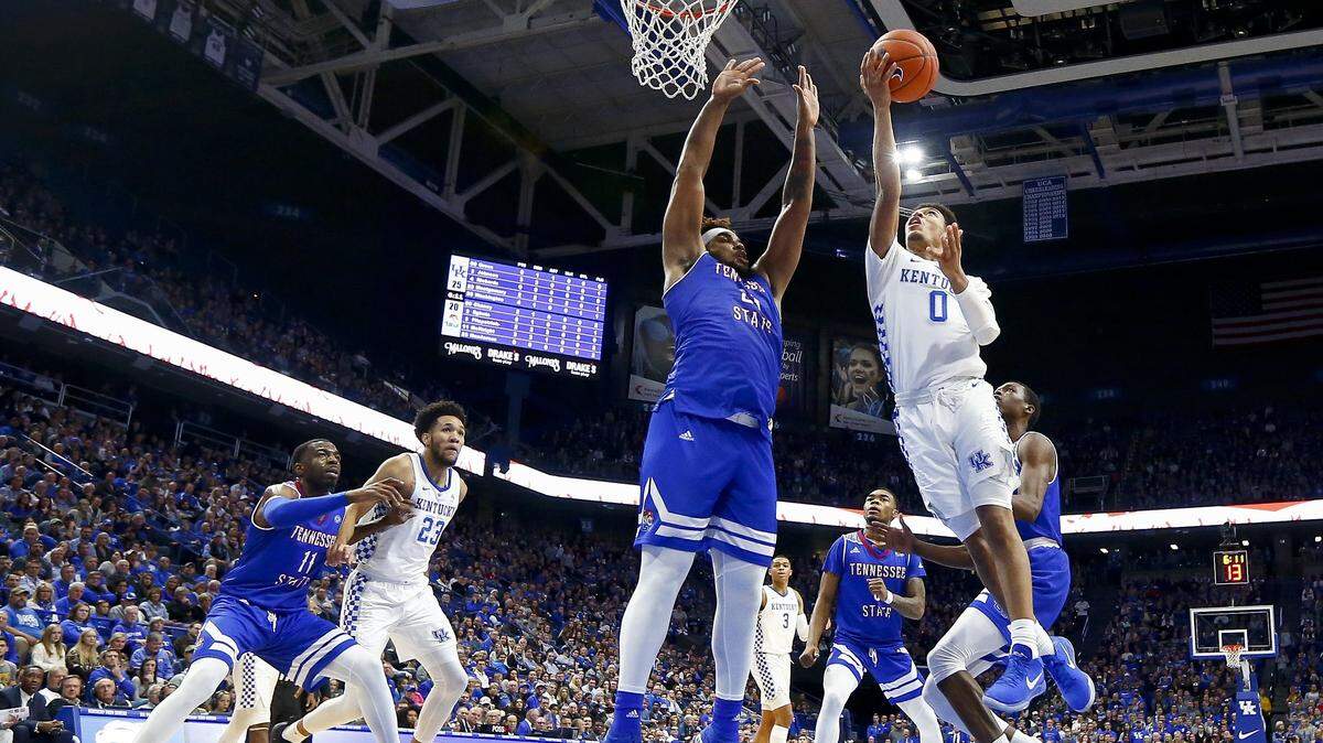 Kentucky’s Quade Green got up a shot over Tennessee State’s DaJion Henderson (23) in Rupp Arena on Friday night.