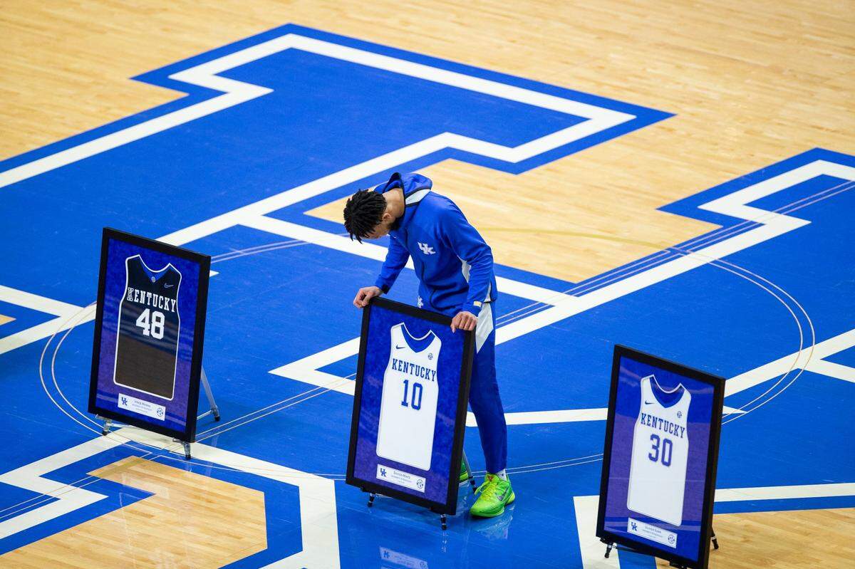 Kentucky guard Davion Mintz (10) went through Senior Day ceremonies in Rupp Arena last season before UK lost to Florida 71-67. Still on the Wildcats roster as a super-senior in 2021-22, Mintz will get another crack at a happy Rupp Arena finale when the Cats play host to Mississippi Tuesday night.