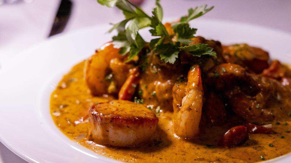 Scallops, Shrimp & Grits at Carson’s Back Porch ($38) is prepared with spicy sausage, bell peppers, onions and jalapeños sautéed in a Creole white wine reduction and served on a bed of Wiesenberger grits. 