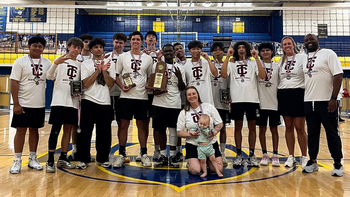 Tates Creek captures first boys region volleyball crown. No. 2 Trinity up next