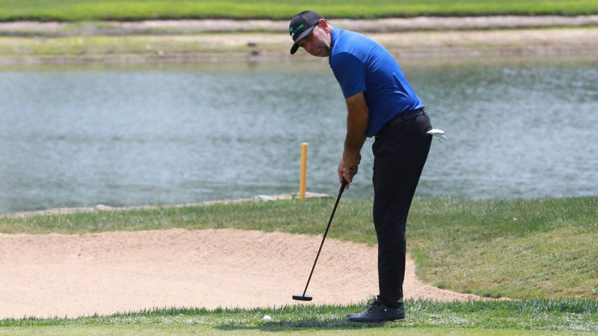 Josh Teater bogeyed the ninth hole Friday, which ended up costing him a chance to play the weekend at the tournament.