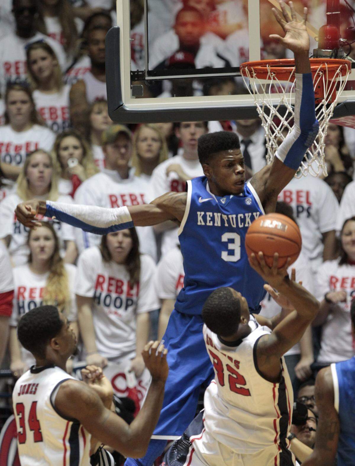 Kentucky’s Nerlens Noel (3) blocked a shot by Ole Miss’s Jarvis Summers (32), one of 12 blocks by the Wildcats freshman on Jan. 29, 2013, in Oxford, Miss.