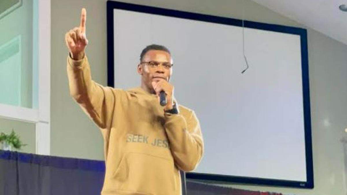 ‘He loves basketball and he loves God.’ UK’s Oscar Tshiebwe preaches at Lexington church.