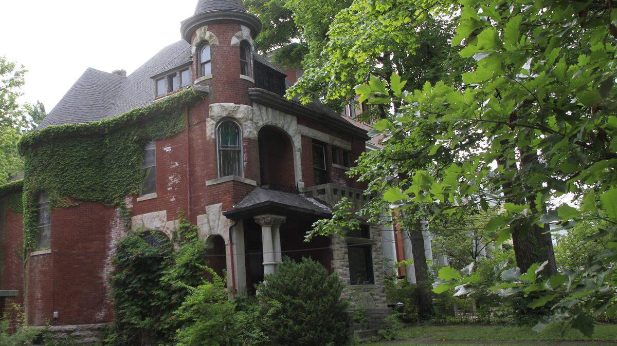 445 West Second Street: Pipes burst in this Northside Historic District house, and mold was seen on the walls.