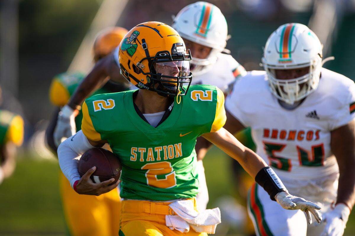 Bryan Station quarterback Trenton Cutwright (2) runs the ball during a game against Frederick Douglass on Aug. 20, 2021.