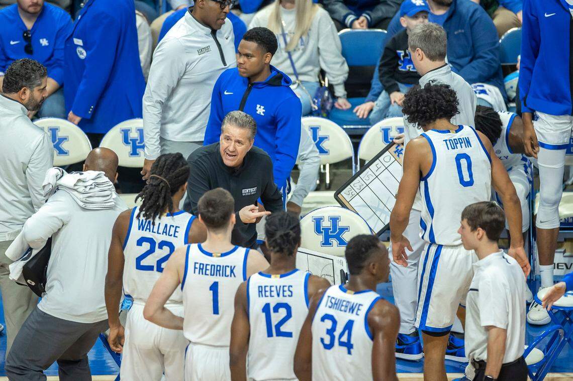 Kentucky head coach John Calipari talks to his players during a timeout in Saturday’s game against Texas A&M.