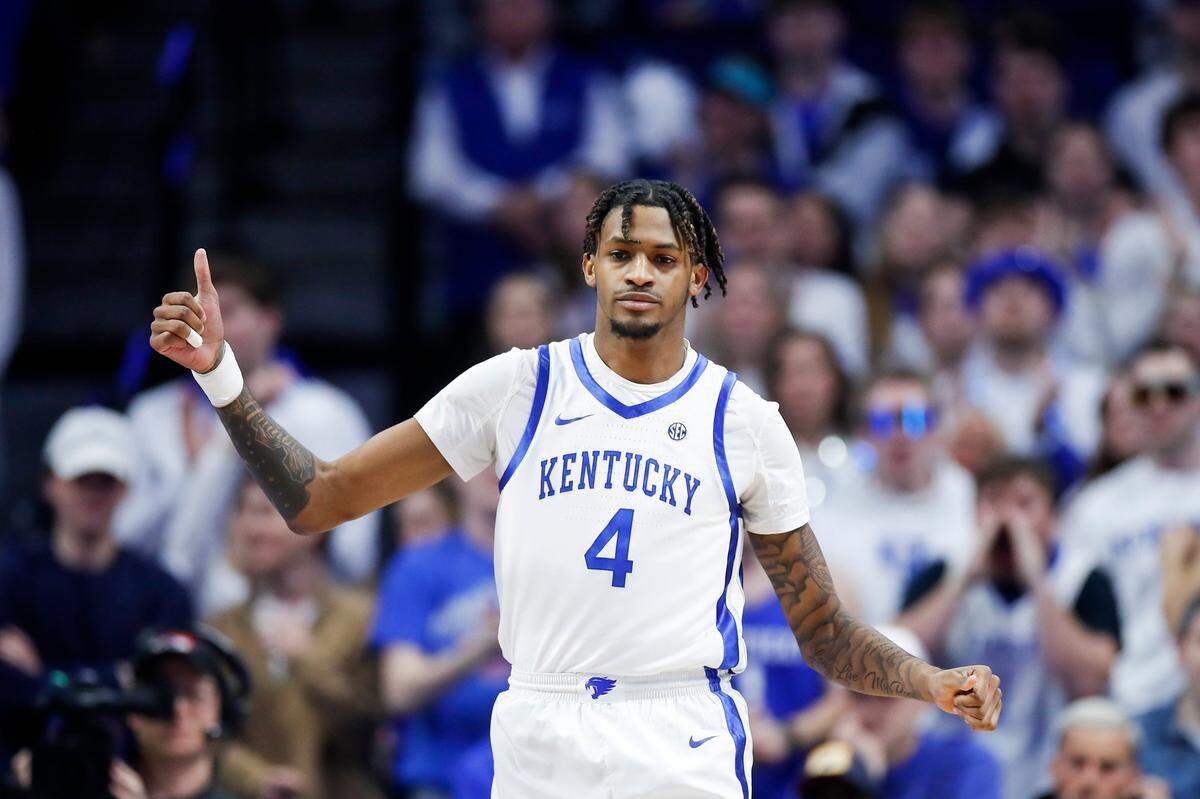 Former Kentucky forward Daimion Collins (4) has appeared in only six games this season for LSU.